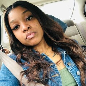 Meet your Posher, Alexis